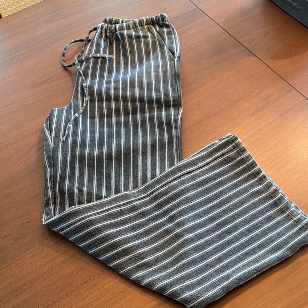 Le Lis Gray Striped Women's Flare Jeans